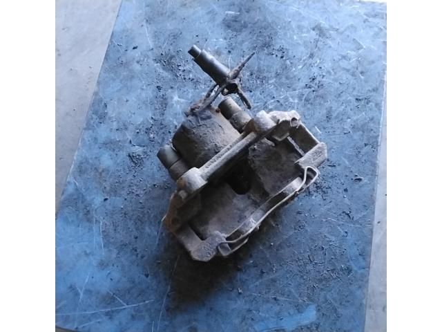 bontott VW PASSAT B5 Bal első Féknyereg Munkahengerrel