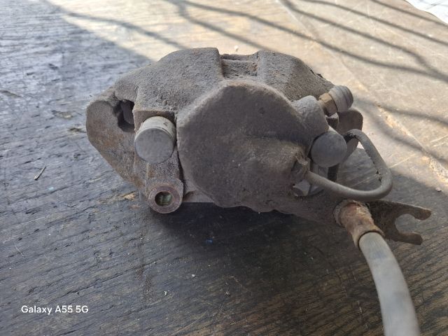 bontott VW PASSAT B5 Bal első Féknyereg Munkahengerrel