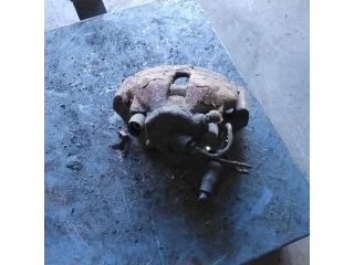 bontott VW PASSAT B5 Bal első Féknyereg Munkahengerrel