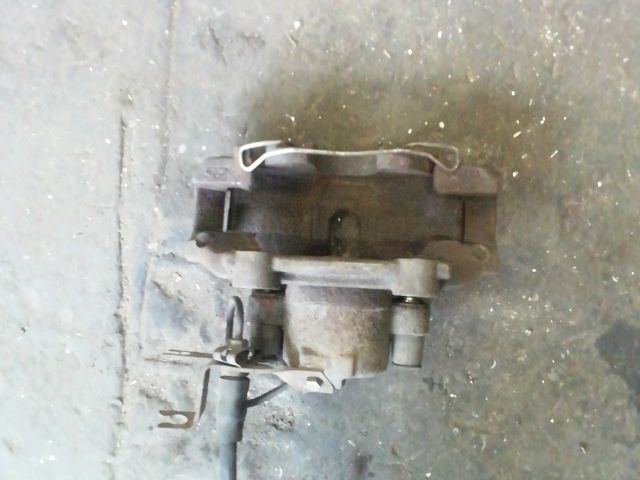 bontott VW PASSAT B5 Bal első Féknyereg Munkahengerrel