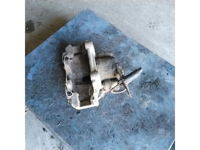 bontott VW PASSAT B5 Bal első Féknyereg Munkahengerrel