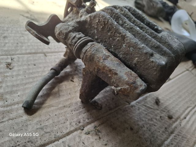 bontott VW PASSAT B5 Bal hátsó Féknyereg Munkahengerrel