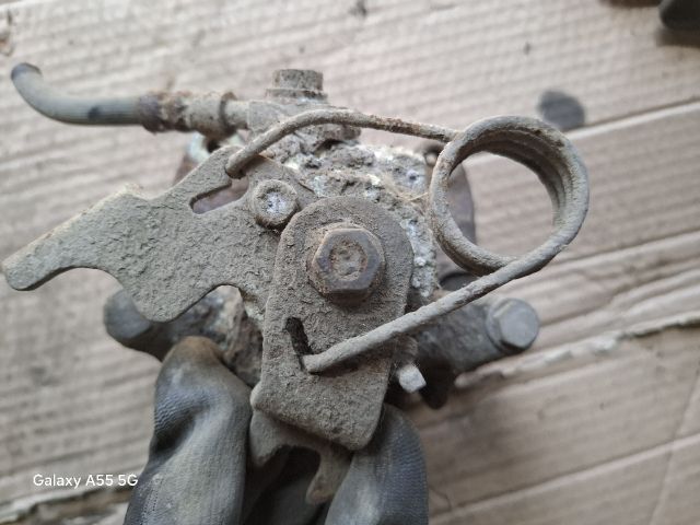 bontott VW PASSAT B5 Bal hátsó Féknyereg Munkahengerrel