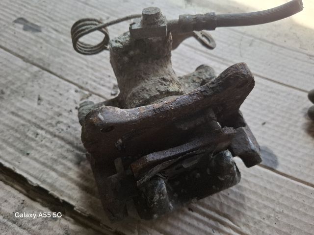 bontott VW PASSAT B5 Bal hátsó Féknyereg Munkahengerrel