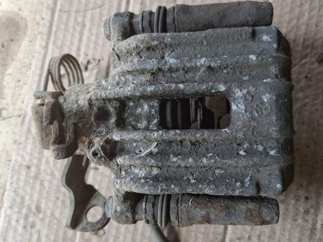 bontott VW PASSAT B5 Bal hátsó Féknyereg Munkahengerrel