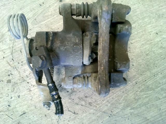 bontott VW PASSAT B5 Bal hátsó Féknyereg Munkahengerrel