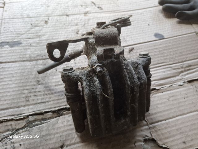 bontott VW PASSAT B5 Bal hátsó Féknyereg Munkahengerrel