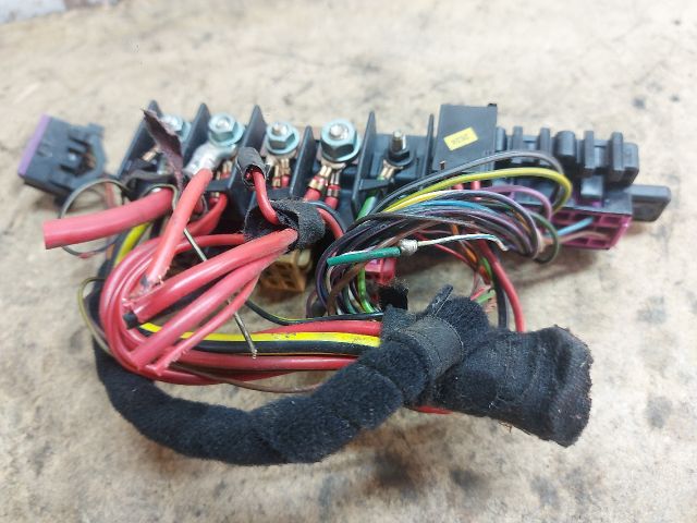 bontott VW PASSAT B5 Biztosítéktábla Motortér