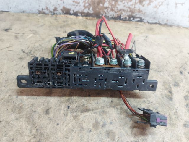 bontott VW PASSAT B5 Biztosítéktábla Motortér