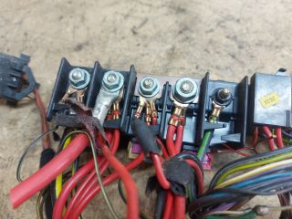 bontott VW PASSAT B5 Biztosítéktábla Motortér