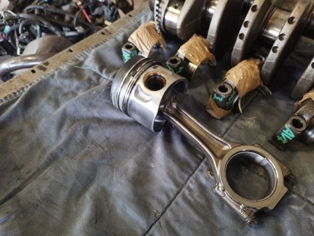 bontott VW PASSAT B5 Dugattyú és Hajtókar