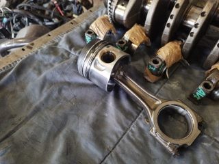 bontott VW PASSAT B5 Dugattyú és Hajtókar