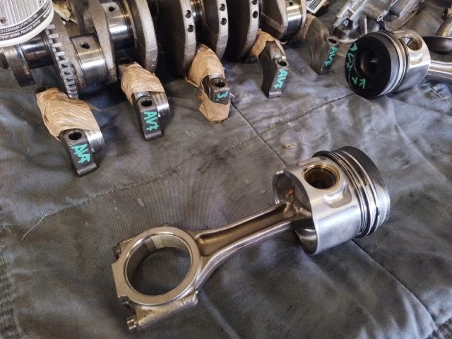 bontott VW PASSAT B5 Dugattyú és Hajtókar