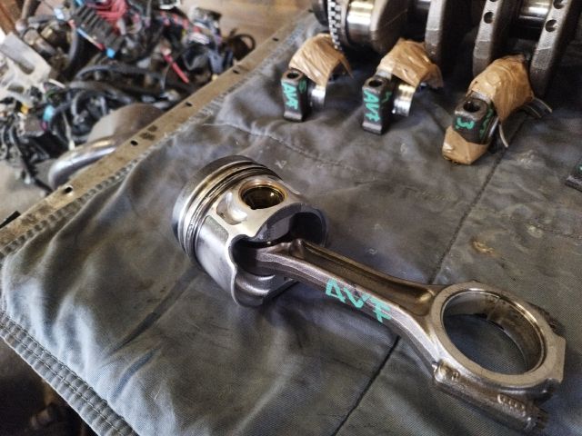 bontott VW PASSAT B5 Dugattyú és Hajtókar