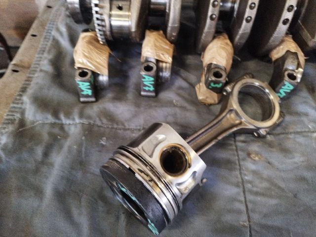 bontott VW PASSAT B5 Dugattyú és Hajtókar