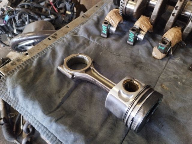 bontott VW PASSAT B5 Dugattyú és Hajtókar