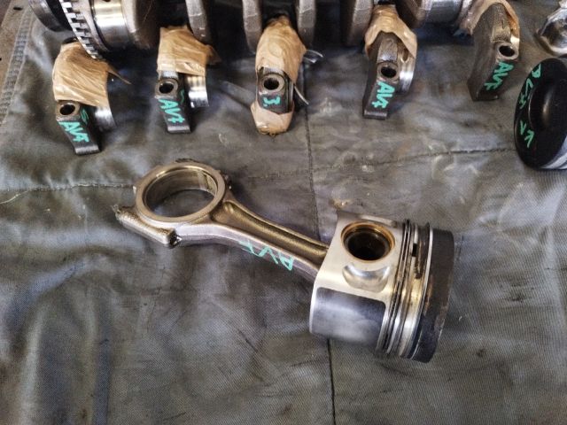 bontott VW PASSAT B5 Dugattyú és Hajtókar