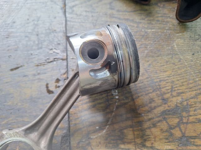 bontott VW PASSAT B5 Dugattyú és Hajtókar