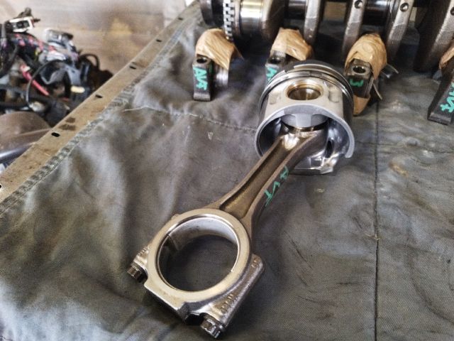 bontott VW PASSAT B5 Dugattyú és Hajtókar