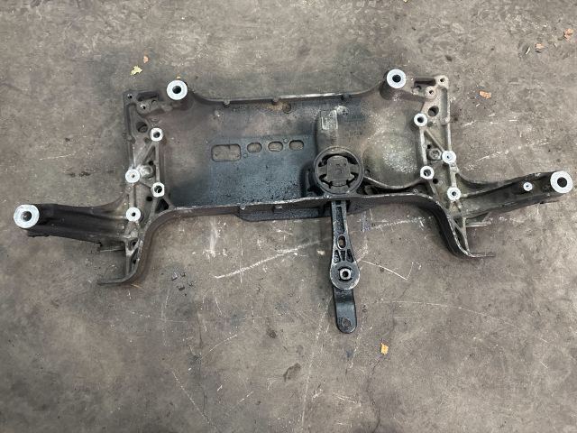 bontott VW PASSAT B5 Első Bölcső