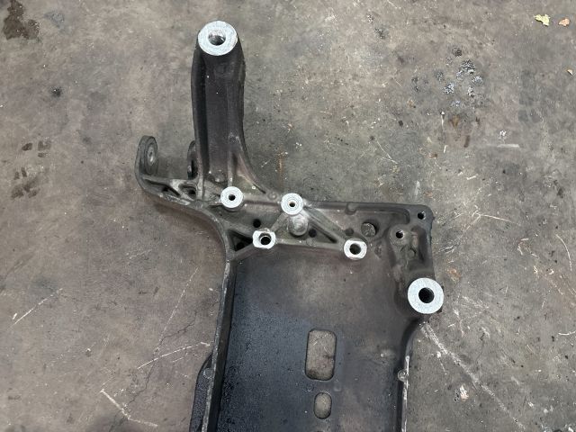 bontott VW PASSAT B5 Első Bölcső