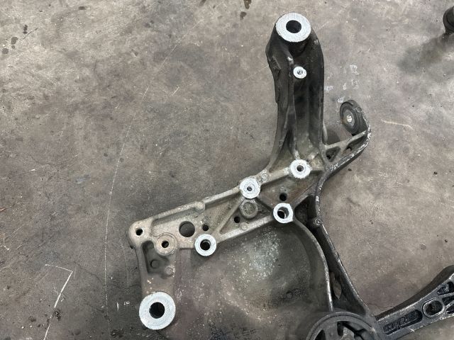 bontott VW PASSAT B5 Első Bölcső