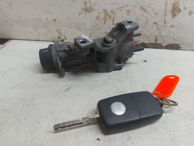 bontott VW PASSAT B5 Gyújtáskapcsoló Házzal