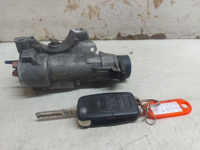 bontott VW PASSAT B5 Gyújtáskapcsoló Házzal