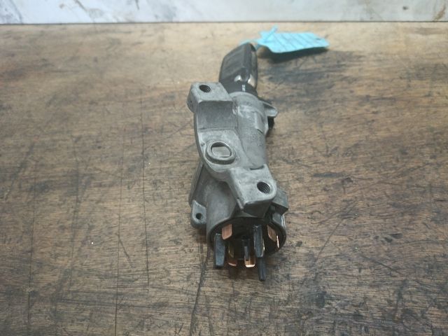 bontott VW PASSAT B5 Gyújtáskapcsoló Házzal