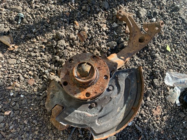 bontott VW PASSAT B5 Jobb első Csonkállvány Kerékaggyal