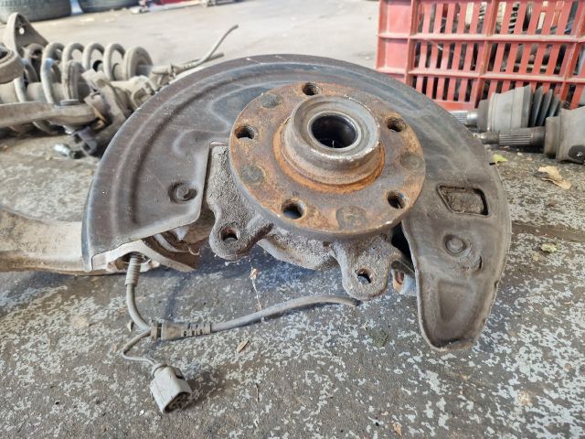 bontott VW PASSAT B5 Jobb első Csonkállvány Kerékaggyal