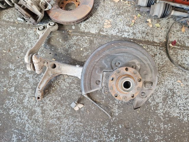 bontott VW PASSAT B5 Jobb első Csonkállvány Kerékaggyal