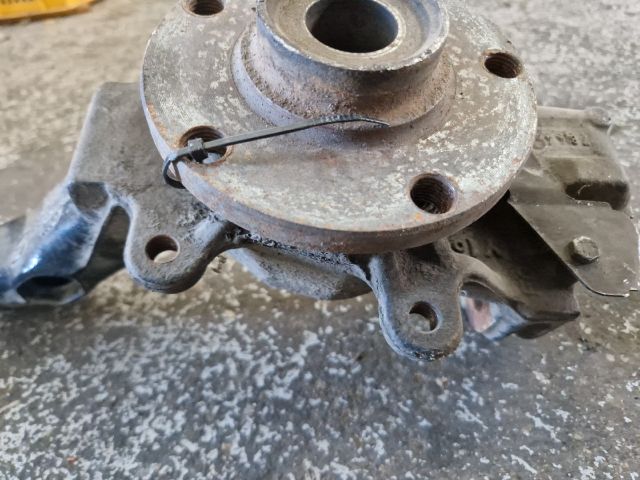 bontott VW PASSAT B5 Jobb első Csonkállvány Kerékaggyal