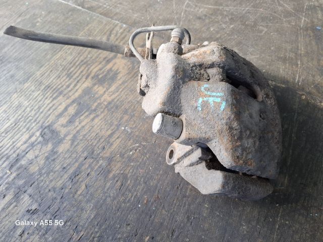 bontott VW PASSAT B5 Jobb első Féknyereg Munkahengerrel