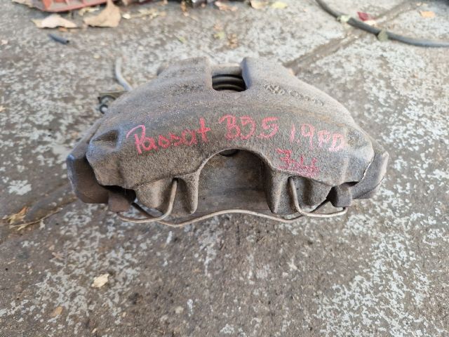 bontott VW PASSAT B5 Jobb első Féknyereg Munkahengerrel