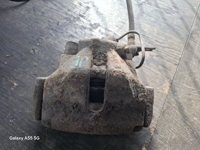 bontott VW PASSAT B5 Jobb első Féknyereg Munkahengerrel