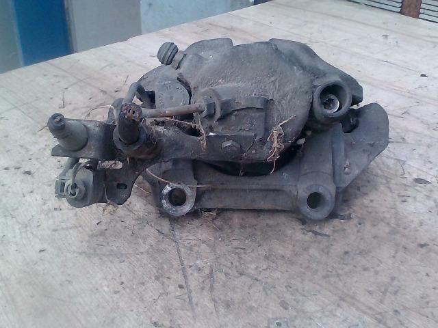 bontott VW PASSAT B5 Jobb első Féknyereg Munkahengerrel