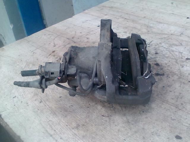 bontott VW PASSAT B5 Jobb első Féknyereg Munkahengerrel