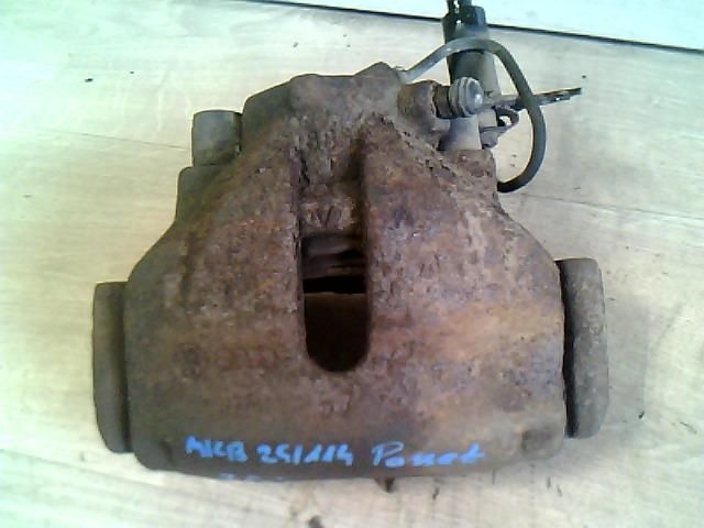 bontott VW PASSAT B5 Jobb első Féknyereg Munkahengerrel