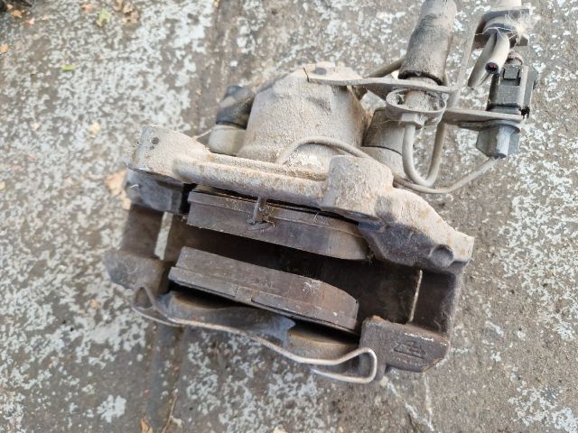 bontott VW PASSAT B5 Jobb első Féknyereg Munkahengerrel