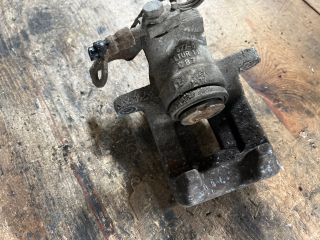 bontott VW PASSAT B5 Jobb hátsó Féknyereg Munkahengerrel