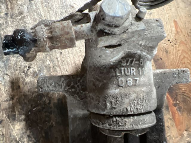 bontott VW PASSAT B5 Jobb hátsó Féknyereg Munkahengerrel