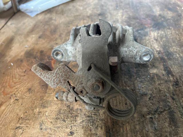 bontott VW PASSAT B5 Jobb hátsó Féknyereg Munkahengerrel