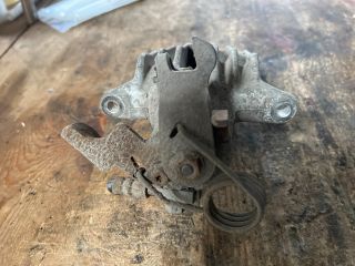 bontott VW PASSAT B5 Jobb hátsó Féknyereg Munkahengerrel