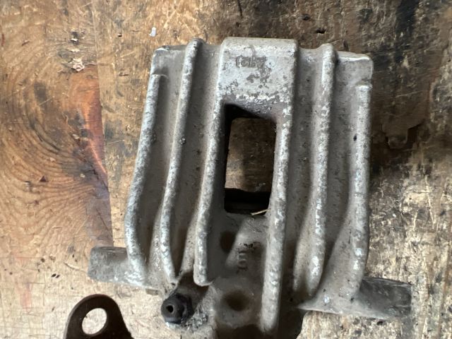 bontott VW PASSAT B5 Jobb hátsó Féknyereg Munkahengerrel