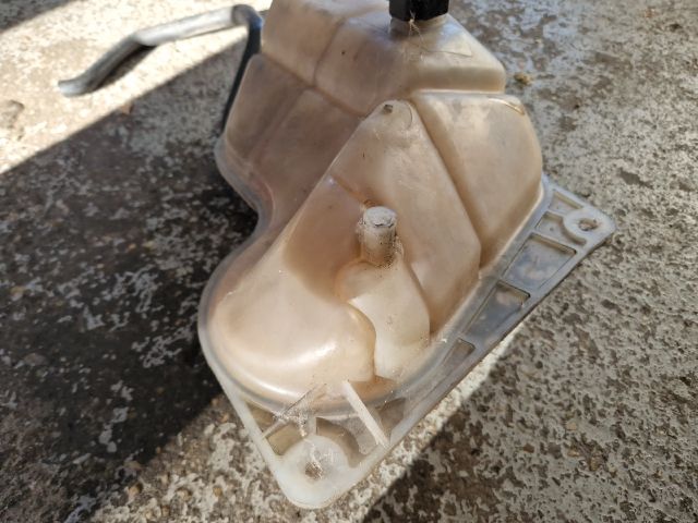 bontott VW PASSAT B5 Kiegyenlítő Tartály