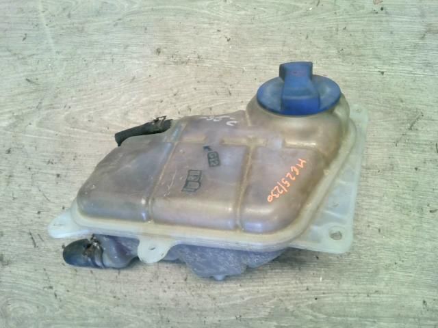 bontott VW PASSAT B5 Kiegyenlítő Tartály