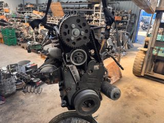 bontott VW PASSAT B5 Motor (Fűzött blokk hengerfejjel)