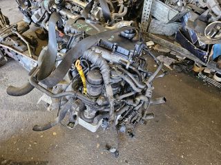 bontott VW PASSAT B5 Motor (Fűzött blokk hengerfejjel)