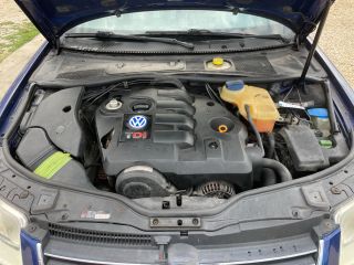 bontott VW PASSAT B5 Motor (Fűzött blokk hengerfejjel)